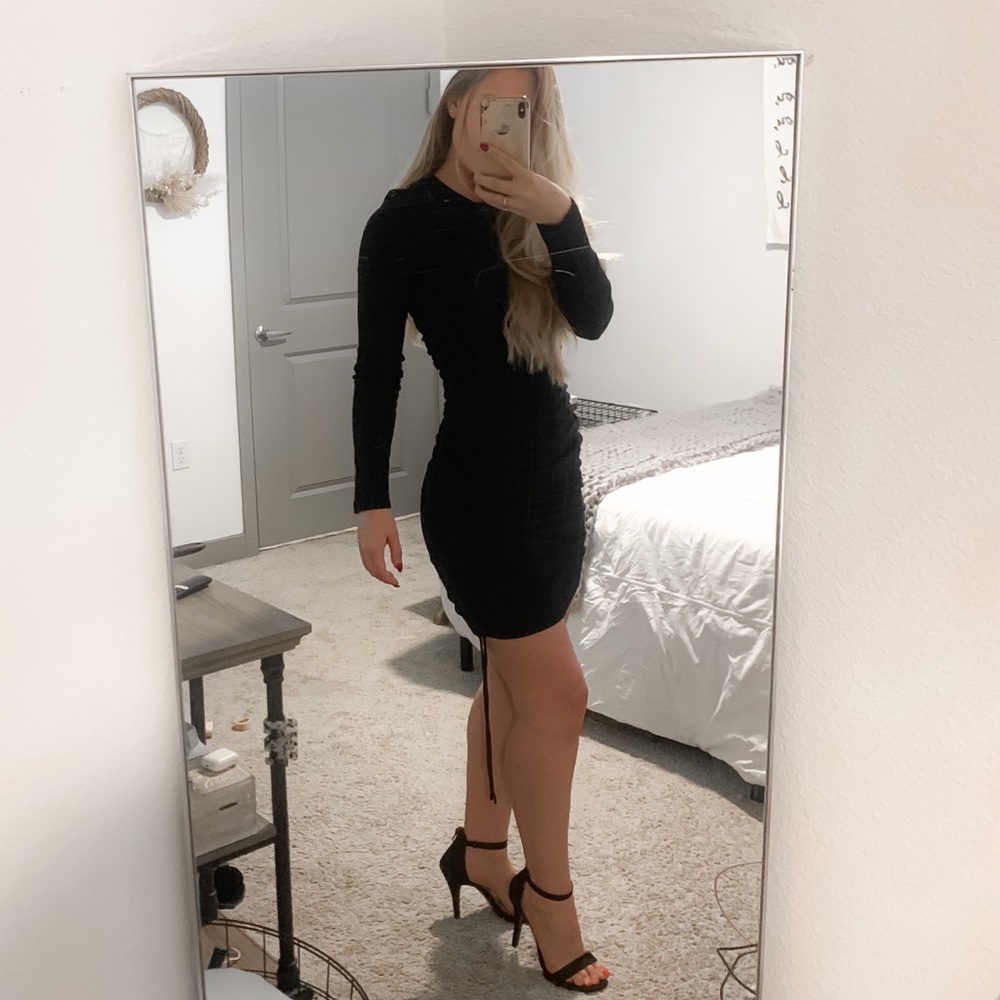 Long Sleeve Fitted side ruched dress! Perfect outfit for going out!